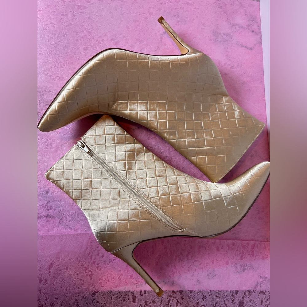 Elegant Quilted Gold Ankle Boots  Size 41 Eu / USA 10